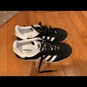 Adidas Gazelle Sneaker (women’s size 6.5 / men’s size 5)